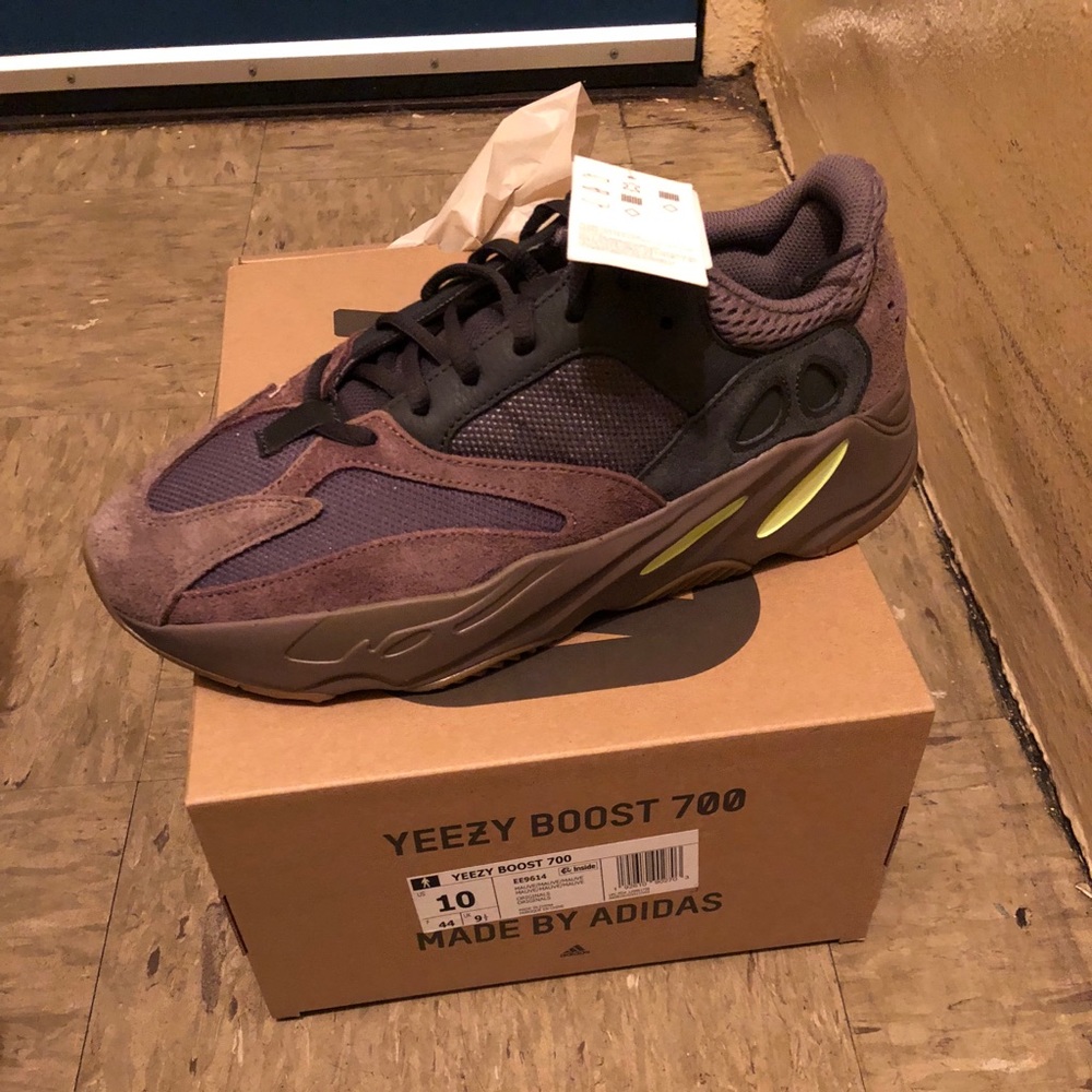Yeezy boost 700